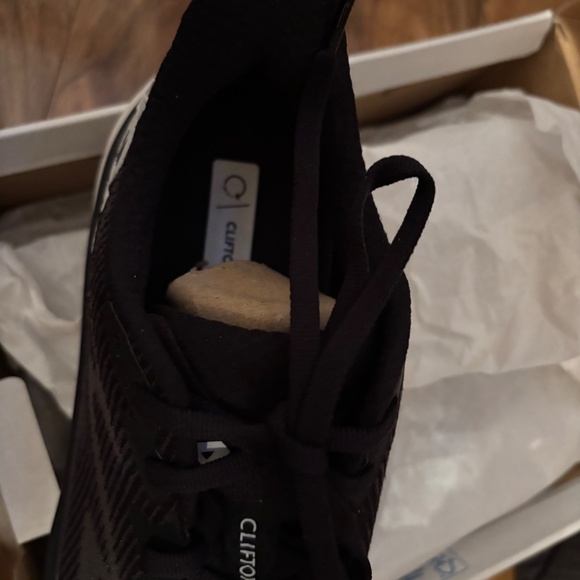 HOKA Clifton 9 women’s size 8.5B Running Shoes - Picture 2 of 6